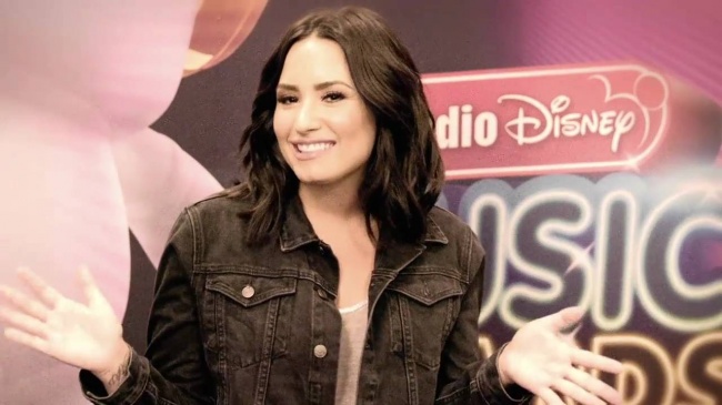 Demi_Lovato_talks_about_Hero_Award_honoree_Nick_Jonas_-_RDMA_Buzz5Bvia_torchbrowser_com5D_mp40299.jpg