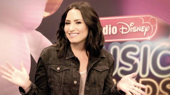 Demi_Lovato_talks_about_Hero_Award_honoree_Nick_Jonas_-_RDMA_Buzz5Bvia_torchbrowser_com5D_mp40300.jpg