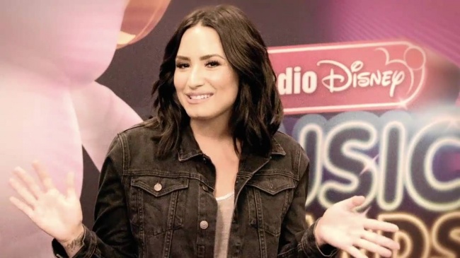 Demi_Lovato_talks_about_Hero_Award_honoree_Nick_Jonas_-_RDMA_Buzz5Bvia_torchbrowser_com5D_mp40306.jpg