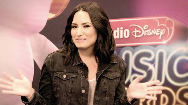 Demi_Lovato_talks_about_Hero_Award_honoree_Nick_Jonas_-_RDMA_Buzz5Bvia_torchbrowser_com5D_mp40309.jpg