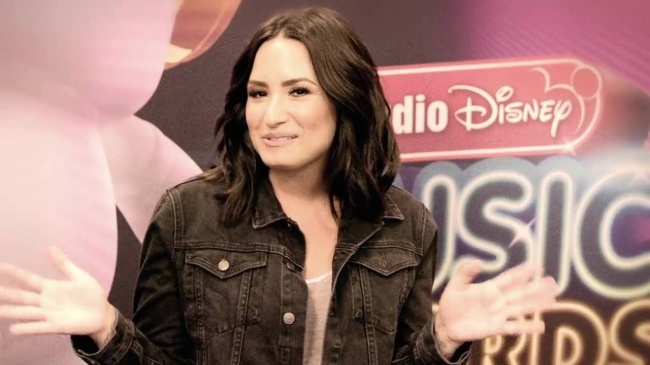 Demi_Lovato_talks_about_Hero_Award_honoree_Nick_Jonas_-_RDMA_Buzz5Bvia_torchbrowser_com5D_mp40310.jpg