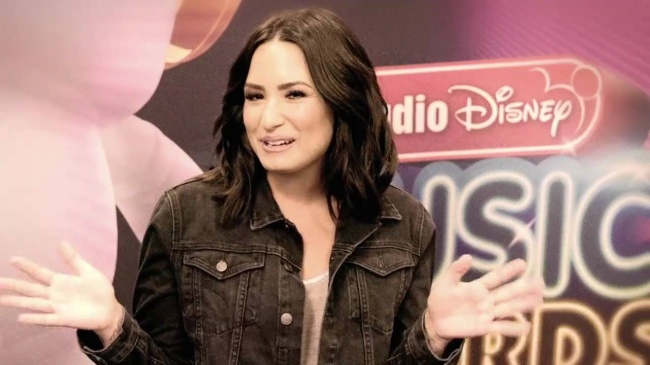 Demi_Lovato_talks_about_Hero_Award_honoree_Nick_Jonas_-_RDMA_Buzz5Bvia_torchbrowser_com5D_mp40327.jpg