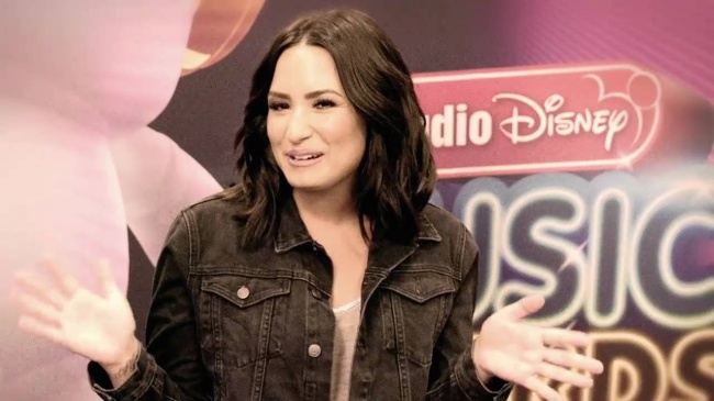 Demi_Lovato_talks_about_Hero_Award_honoree_Nick_Jonas_-_RDMA_Buzz5Bvia_torchbrowser_com5D_mp40329.jpg