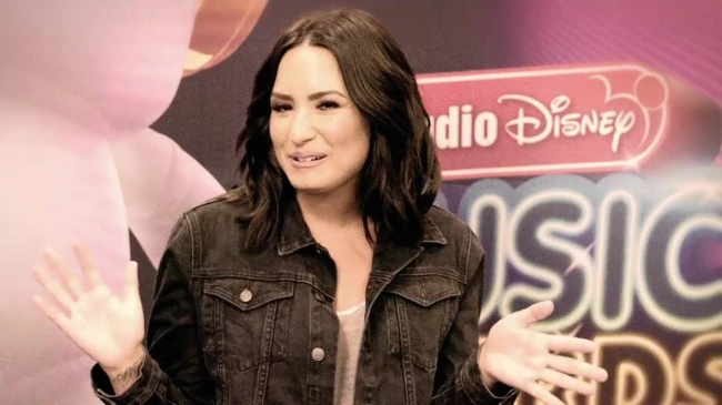 Demi_Lovato_talks_about_Hero_Award_honoree_Nick_Jonas_-_RDMA_Buzz5Bvia_torchbrowser_com5D_mp40331.jpg