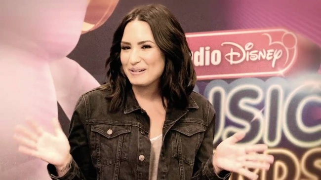 Demi_Lovato_talks_about_Hero_Award_honoree_Nick_Jonas_-_RDMA_Buzz5Bvia_torchbrowser_com5D_mp40337.jpg