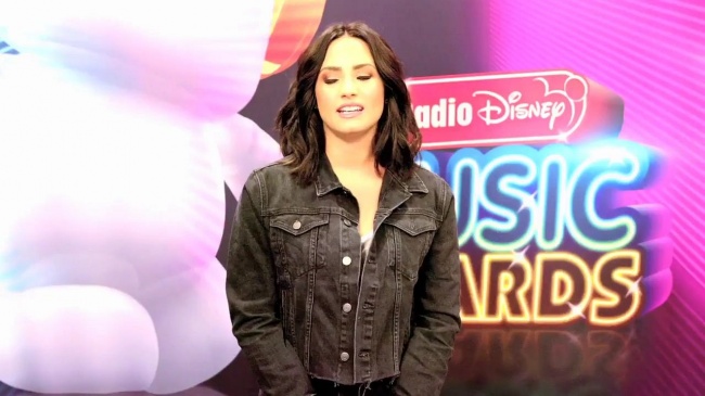 Demi_talks_about_Britney_Spears_for_Radio_Disney_281129.jpg