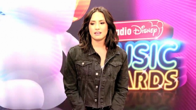 Demi_talks_about_Britney_Spears_for_Radio_Disney_281729.jpg