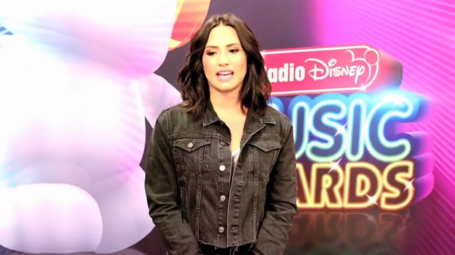 Demi_talks_about_Britney_Spears_for_Radio_Disney_28529.jpg
