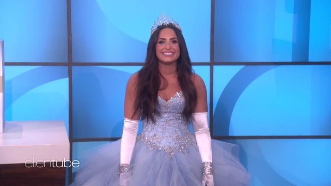 Ellen_Plays__What_s_in_the_Box__with_Guest_Model_Demi_Lovato_mp410382.jpg