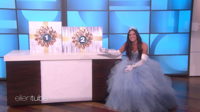 Ellen_Plays__What_s_in_the_Box__with_Guest_Model_Demi_Lovato_mp410446.jpg