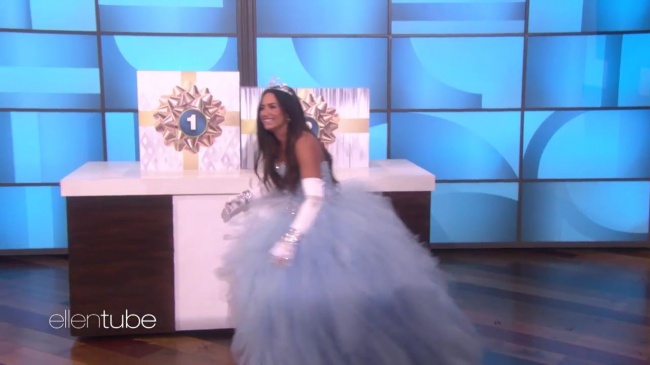 Ellen_Plays__What_s_in_the_Box__with_Guest_Model_Demi_Lovato_mp410471.jpg
