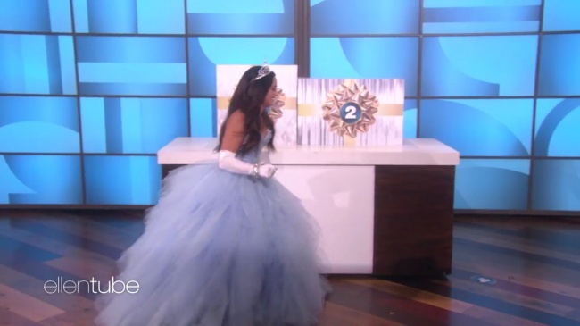 Ellen_Plays__What_s_in_the_Box__with_Guest_Model_Demi_Lovato_mp410598.jpg