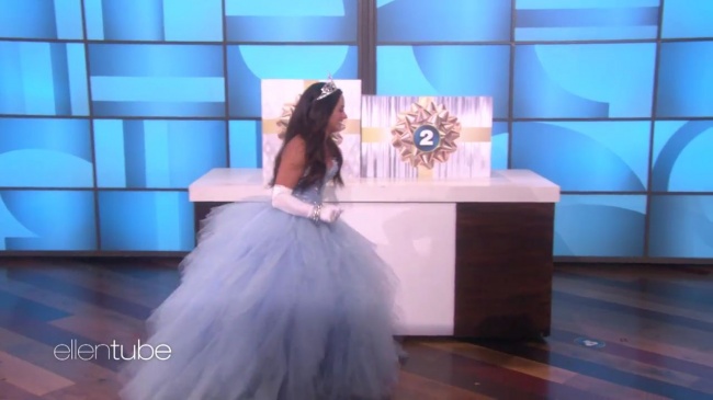 Ellen_Plays__What_s_in_the_Box__with_Guest_Model_Demi_Lovato_mp410599.jpg