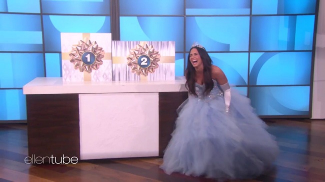 Ellen_Plays__What_s_in_the_Box__with_Guest_Model_Demi_Lovato_mp410799.jpg