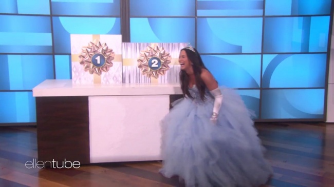 Ellen_Plays__What_s_in_the_Box__with_Guest_Model_Demi_Lovato_mp410806.jpg