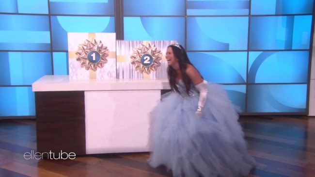 Ellen_Plays__What_s_in_the_Box__with_Guest_Model_Demi_Lovato_mp410807.jpg