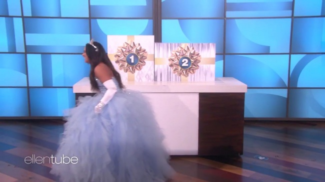Ellen_Plays__What_s_in_the_Box__with_Guest_Model_Demi_Lovato_mp410839.jpg