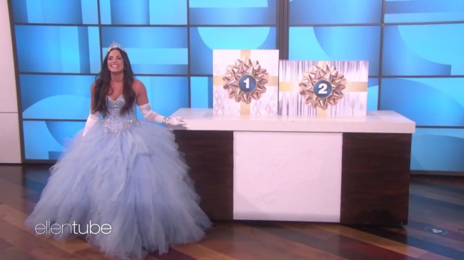 Ellen_Plays__What_s_in_the_Box__with_Guest_Model_Demi_Lovato_mp410903.jpg