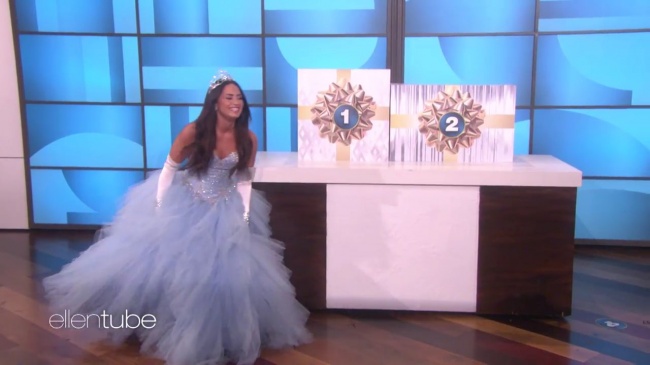 Ellen_Plays__What_s_in_the_Box__with_Guest_Model_Demi_Lovato_mp410934.jpg