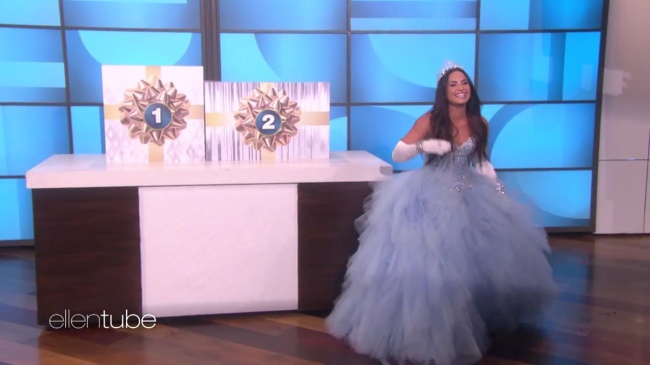 Ellen_Plays__What_s_in_the_Box__with_Guest_Model_Demi_Lovato_mp411006.jpg