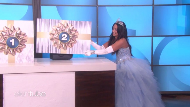 Ellen_Plays__What_s_in_the_Box__with_Guest_Model_Demi_Lovato_mp411263.jpg