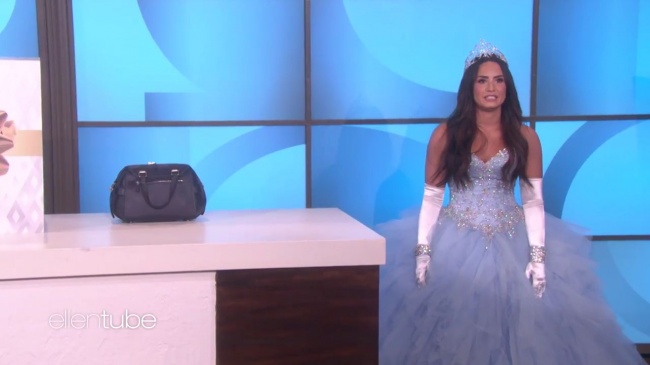 Ellen_Plays__What_s_in_the_Box__with_Guest_Model_Demi_Lovato_mp411558.jpg