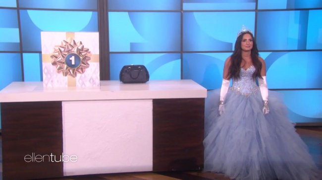 Ellen_Plays__What_s_in_the_Box__with_Guest_Model_Demi_Lovato_mp412279.jpg