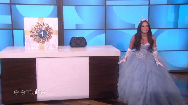 Ellen_Plays__What_s_in_the_Box__with_Guest_Model_Demi_Lovato_mp412638.jpg