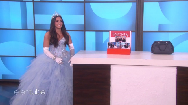 Ellen_Plays__What_s_in_the_Box__with_Guest_Model_Demi_Lovato_mp413055.jpg