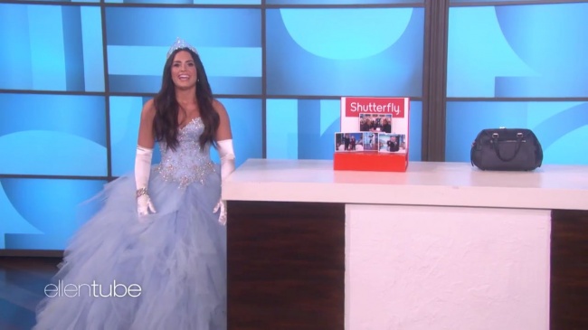 Ellen_Plays__What_s_in_the_Box__with_Guest_Model_Demi_Lovato_mp413086.jpg