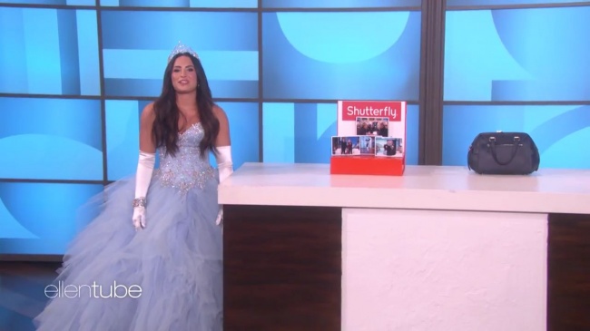 Ellen_Plays__What_s_in_the_Box__with_Guest_Model_Demi_Lovato_mp413143.jpg