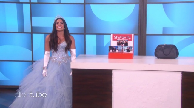 Ellen_Plays__What_s_in_the_Box__with_Guest_Model_Demi_Lovato_mp413215.jpg