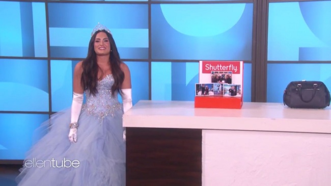 Ellen_Plays__What_s_in_the_Box__with_Guest_Model_Demi_Lovato_mp413271.jpg