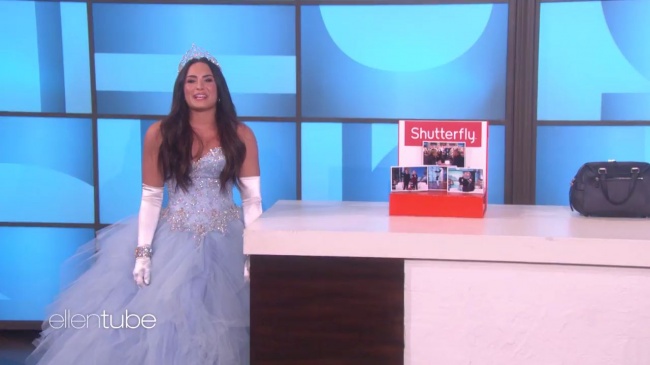 Ellen_Plays__What_s_in_the_Box__with_Guest_Model_Demi_Lovato_mp413286.jpg