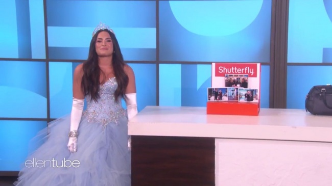 Ellen_Plays__What_s_in_the_Box__with_Guest_Model_Demi_Lovato_mp413318.jpg