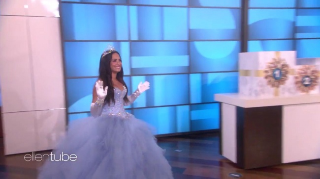 Ellen_Plays__What_s_in_the_Box__with_Guest_Model_Demi_Lovato_mp41334.jpg