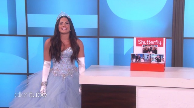Ellen_Plays__What_s_in_the_Box__with_Guest_Model_Demi_Lovato_mp413414.jpg
