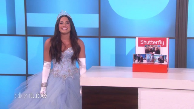Ellen_Plays__What_s_in_the_Box__with_Guest_Model_Demi_Lovato_mp413446.jpg