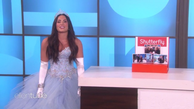 Ellen_Plays__What_s_in_the_Box__with_Guest_Model_Demi_Lovato_mp413567.jpg