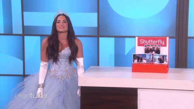 Ellen_Plays__What_s_in_the_Box__with_Guest_Model_Demi_Lovato_mp413598.jpg