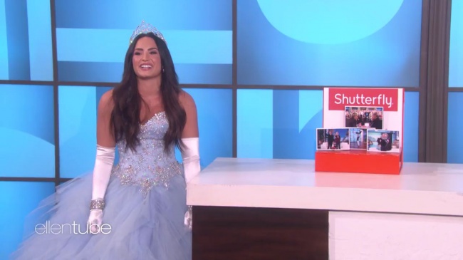 Ellen_Plays__What_s_in_the_Box__with_Guest_Model_Demi_Lovato_mp413606.jpg