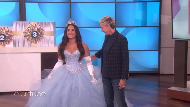 Ellen_Plays__What_s_in_the_Box__with_Guest_Model_Demi_Lovato_mp41487.jpg
