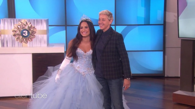 Ellen_Plays__What_s_in_the_Box__with_Guest_Model_Demi_Lovato_mp41526.jpg