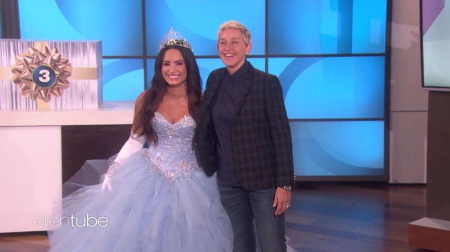 Ellen_Plays__What_s_in_the_Box__with_Guest_Model_Demi_Lovato_mp41558.jpg