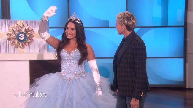Ellen_Plays__What_s_in_the_Box__with_Guest_Model_Demi_Lovato_mp41639.jpg