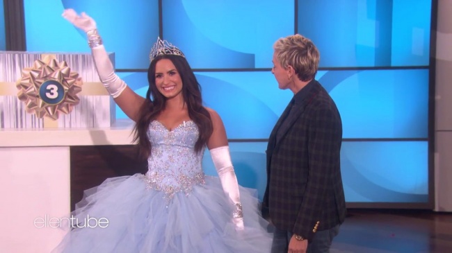 Ellen_Plays__What_s_in_the_Box__with_Guest_Model_Demi_Lovato_mp41663.jpg