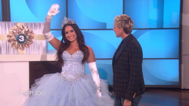 Ellen_Plays__What_s_in_the_Box__with_Guest_Model_Demi_Lovato_mp41670.jpg