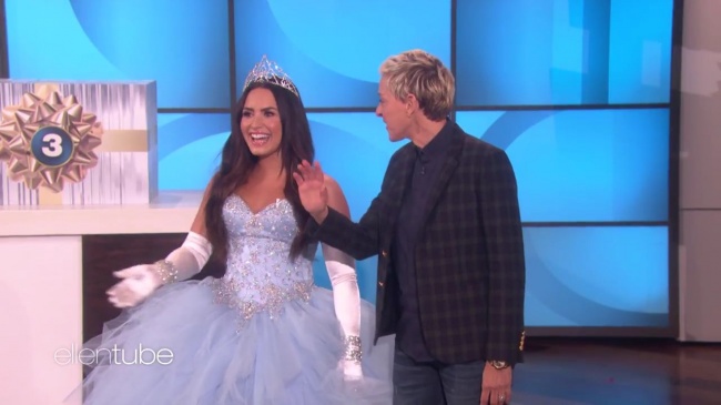 Ellen_Plays__What_s_in_the_Box__with_Guest_Model_Demi_Lovato_mp41791.jpg
