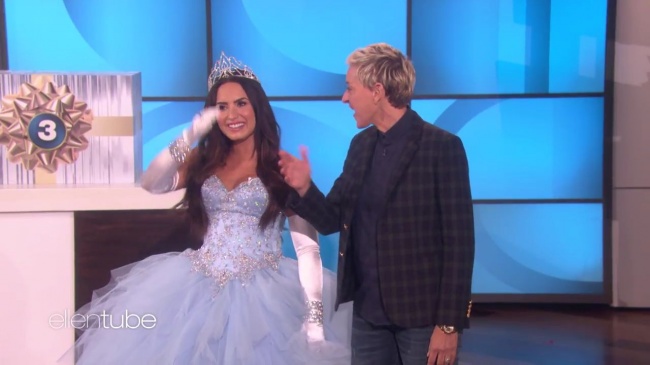 Ellen_Plays__What_s_in_the_Box__with_Guest_Model_Demi_Lovato_mp41799.jpg
