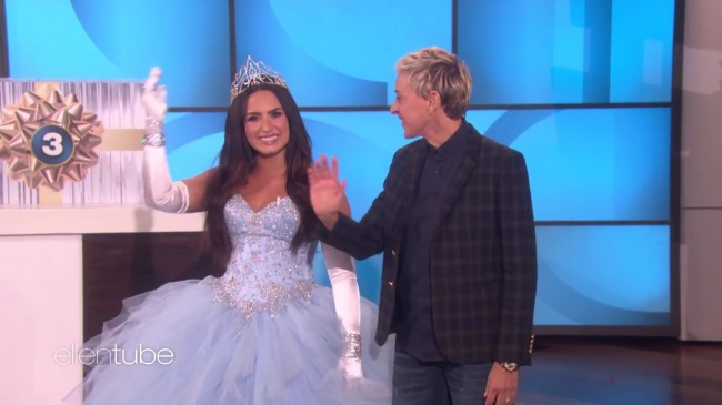 Ellen_Plays__What_s_in_the_Box__with_Guest_Model_Demi_Lovato_mp41806.jpg